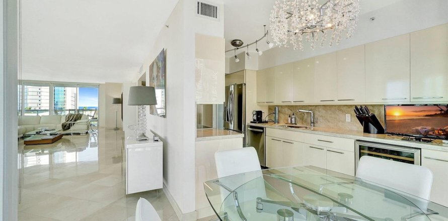 Condo in Sunny Isles Beach, Florida, 3 bedrooms № 2147314