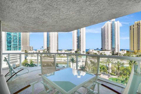 Condo in Sunny Isles Beach, Florida, 3 bedrooms № 2147314 - photo 30