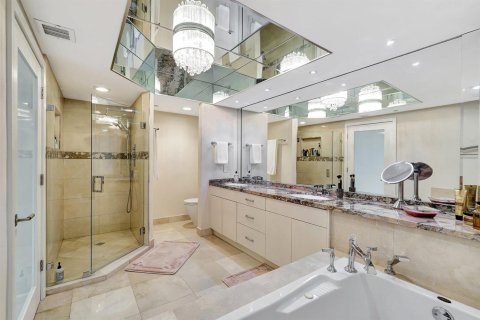 Condo in Sunny Isles Beach, Florida, 3 bedrooms № 2147314 - photo 18