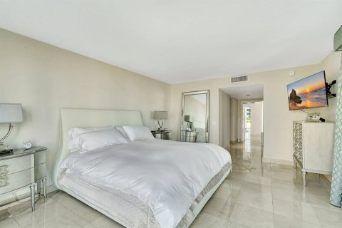 Condo in Sunny Isles Beach, Florida, 3 bedrooms № 2147314 - photo 22
