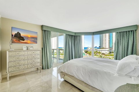 Condo in Sunny Isles Beach, Florida, 3 bedrooms № 2147314 - photo 20