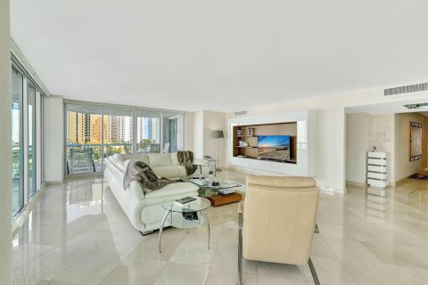 Condo in Sunny Isles Beach, Florida, 3 bedrooms № 2147314 - photo 6
