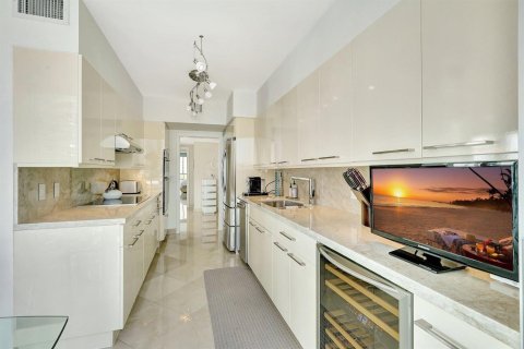 Condo in Sunny Isles Beach, Florida, 3 bedrooms № 2147314 - photo 16