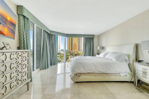 Condo in Sunny Isles Beach, Florida, 3 bedrooms № 2147314 - photo 24