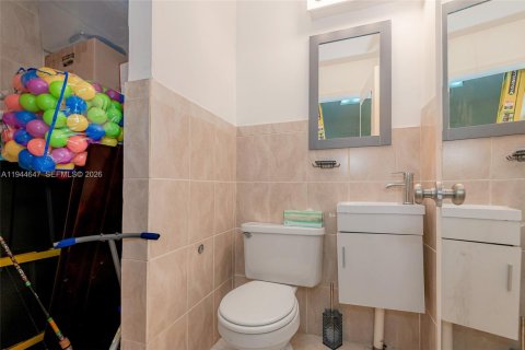 Casa en venta en Surfside, Florida, 4 dormitorios, 178.09 m2 № 2009631 - foto 20