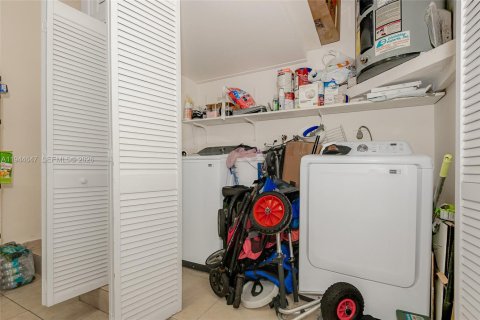 Casa en venta en Surfside, Florida, 4 dormitorios, 178.09 m2 № 2009631 - foto 25