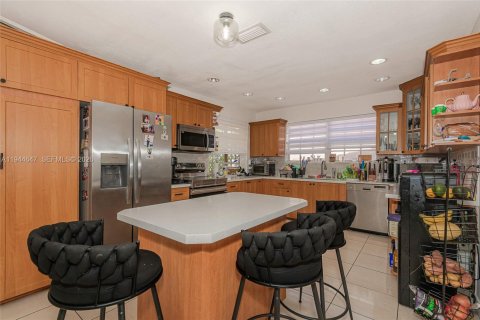 Casa en venta en Surfside, Florida, 4 dormitorios, 178.09 m2 № 2009631 - foto 8