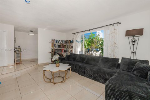 Casa en venta en Surfside, Florida, 4 dormitorios, 178.09 m2 № 2009631 - foto 4