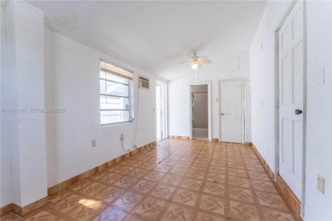 House in Miami, Florida 3 bedrooms, 221.66 sq.m. № 2019783 - photo 26