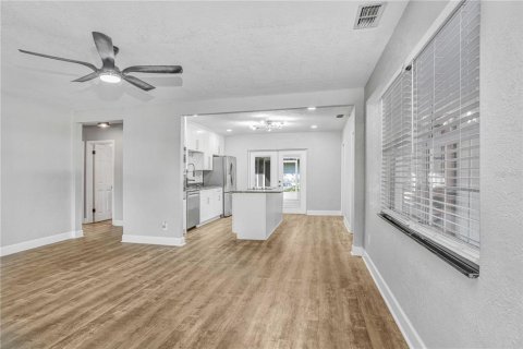 Villa ou maison à vendre à Auburndale, Floride: 4 chambres, 190.64 m2 № 1801344 - photo 8