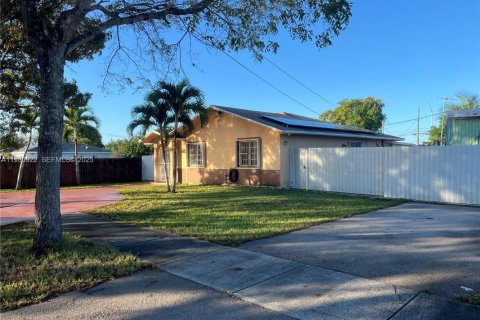 Casa en venta en Miami Gardens, Florida, 4 dormitorios, 134.24 m2 № 1989954 - foto 3
