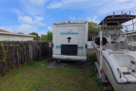 House in Miami Gardens, Florida 4 bedrooms, 134.24 sq.m. № 1989954 - photo 20