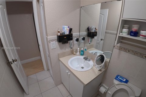 House in Miami Gardens, Florida 4 bedrooms, 134.24 sq.m. № 1989954 - photo 28