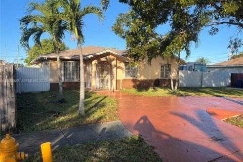 Casa en venta en Miami Gardens, Florida, 4 dormitorios, 134.24 m2 № 1989954 - foto 4