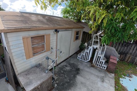 House in Miami Gardens, Florida 4 bedrooms, 134.24 sq.m. № 1989954 - photo 9