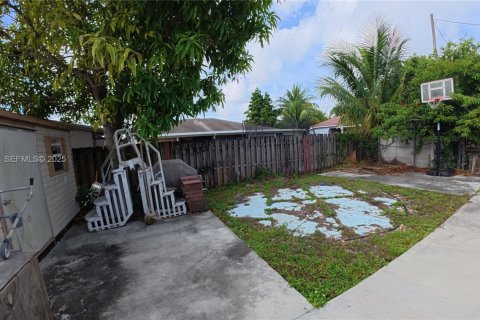 House in Miami Gardens, Florida 4 bedrooms, 134.24 sq.m. № 1989954 - photo 10