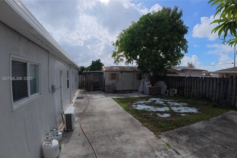 House in Miami Gardens, Florida 4 bedrooms, 134.24 sq.m. № 1989954 - photo 18