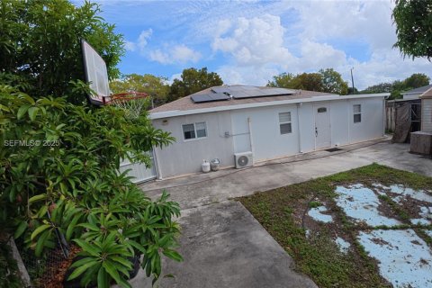 House in Miami Gardens, Florida 4 bedrooms, 134.24 sq.m. № 1989954 - photo 17