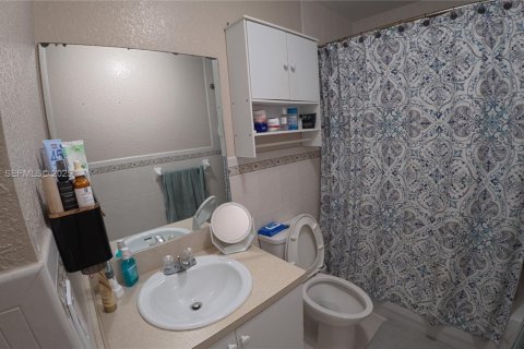 House in Miami Gardens, Florida 4 bedrooms, 134.24 sq.m. № 1989954 - photo 30