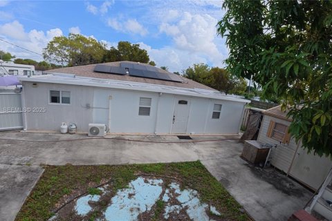 House in Miami Gardens, Florida 4 bedrooms, 134.24 sq.m. № 1989954 - photo 16