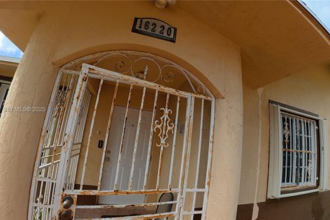 House in Miami Gardens, Florida 4 bedrooms, 134.24 sq.m. № 1989954 - photo 5