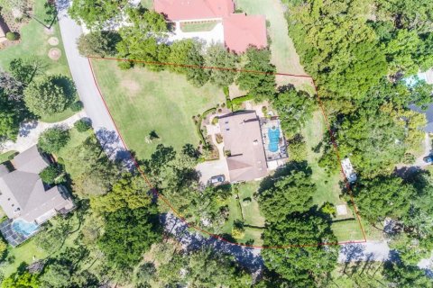 House in Windermere, Florida 4 bedrooms, 326.74 sq.m. № 2211950 - photo 3