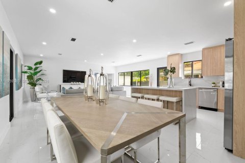 Villa ou maison à vendre à Miami, Floride: 4 chambres, 187.94 m2 № 1996971 - photo 7
