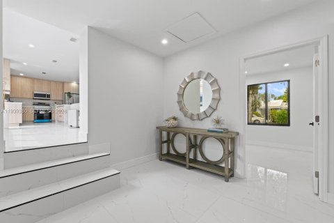 Villa ou maison à vendre à Miami, Floride: 4 chambres, 187.94 m2 № 1996971 - photo 14