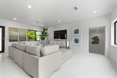 Villa ou maison à vendre à Miami, Floride: 4 chambres, 187.94 m2 № 1996971 - photo 6