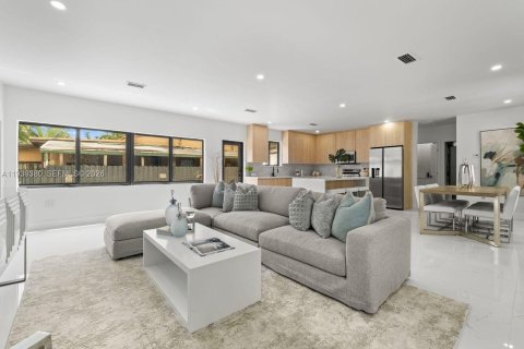Villa ou maison à vendre à Miami, Floride: 4 chambres, 187.94 m2 № 1996971 - photo 5
