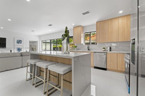 Villa ou maison à vendre à Miami, Floride: 4 chambres, 187.94 m2 № 1996971 - photo 8