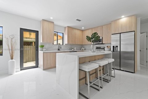 Villa ou maison à vendre à Miami, Floride: 4 chambres, 187.94 m2 № 1996971 - photo 9