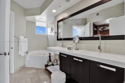 Condo in Aventura, Florida, 3 bedrooms  № 1713072 - photo 23