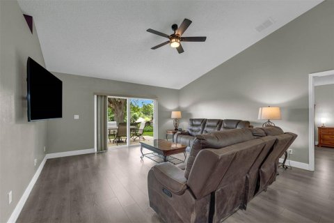 House in Minneola, Florida 3 bedrooms, 169.55 sq.m. № 1846862 - photo 12