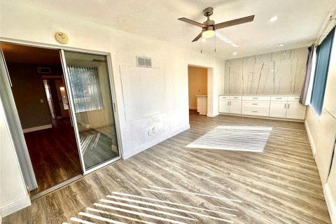 Condo in Clearwater, Florida, 2 bedrooms № 2140030 - photo 14