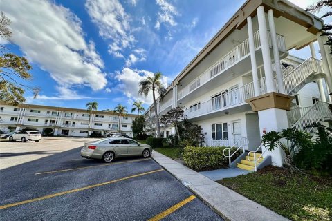 Condo in Clearwater, Florida, 2 bedrooms  № 2140030