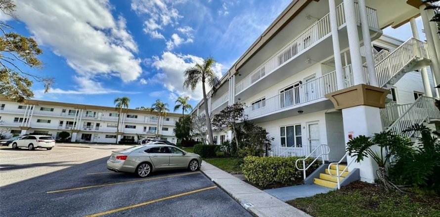 Condo in Clearwater, Florida, 2 bedrooms № 2140030