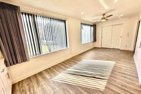 Condo in Clearwater, Florida, 2 bedrooms № 2140030 - photo 12