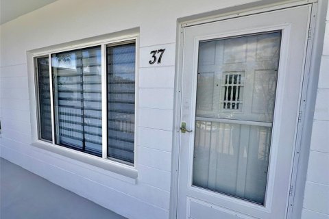 Condo in Clearwater, Florida, 2 bedrooms № 2140030 - photo 2
