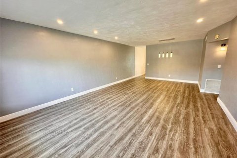 Condo in Clearwater, Florida, 2 bedrooms № 2140030 - photo 6