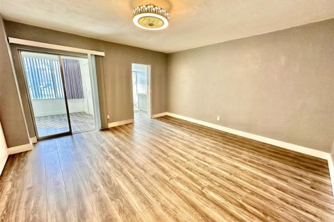 Condo in Clearwater, Florida, 2 bedrooms № 2140030 - photo 21
