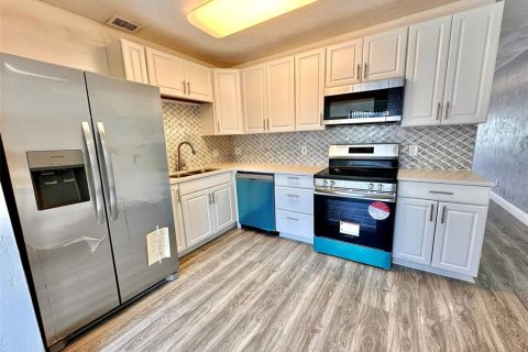 Condo in Clearwater, Florida, 2 bedrooms № 2140030 - photo 10