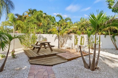 Commercial property in Saint Petersburg, Florida 740.99 sq.m. № 2197020 - photo 5