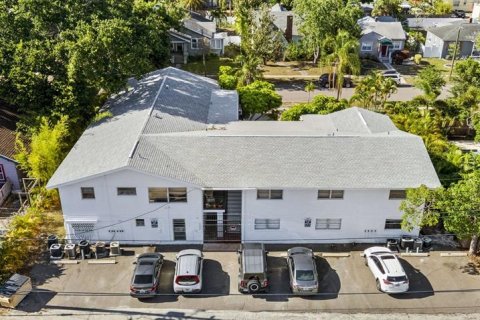 Commercial property in Saint Petersburg, Florida 740.99 sq.m. № 2197020 - photo 2