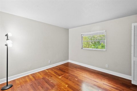 Commercial property in Saint Petersburg, Florida 740.99 sq.m. № 2197020 - photo 11