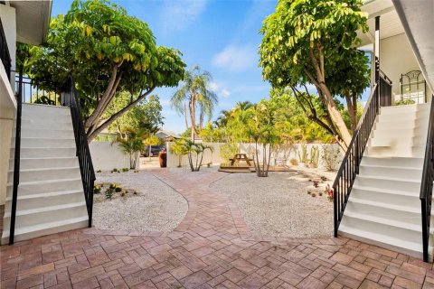 Commercial property in Saint Petersburg, Florida 740.99 sq.m. № 2197020 - photo 4