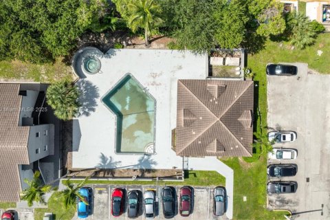 Condo in Hialeah, Florida, 2 bedrooms  № 1953743 - photo 22