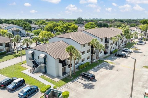 Condo in Hialeah, Florida, 2 bedrooms  № 1953743 - photo 25