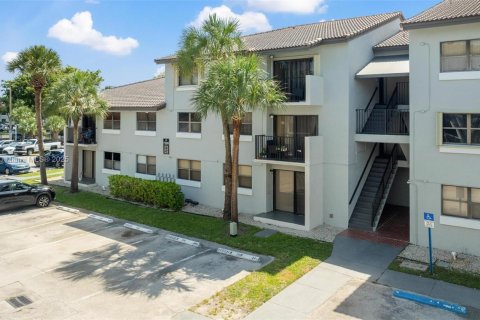 Condo in Hialeah, Florida, 2 bedrooms  № 1953743 - photo 29