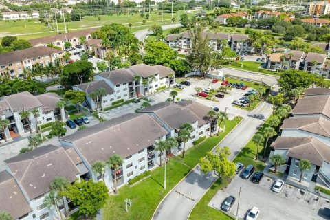 Condo in Hialeah, Florida, 2 bedrooms  № 1953743 - photo 24